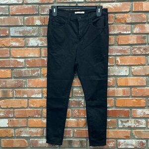 Black Levi’s Skinny Jean